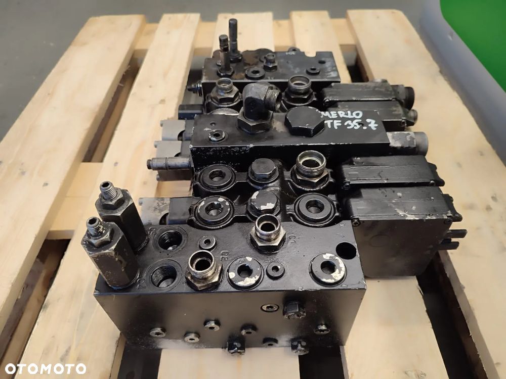 Rozdzielacz hydrauliczny BUCHER 52342209 Merlo 42.7 TF - 4