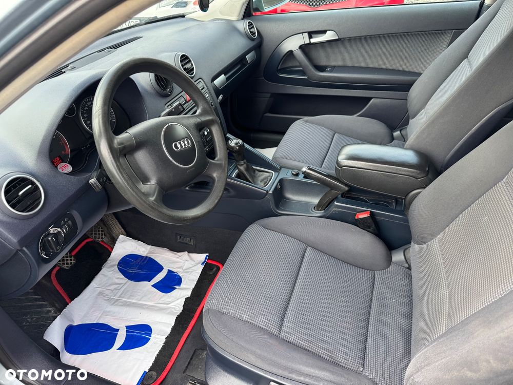 Audi A3 3-drzwiowe 1.6 Ambition - 8