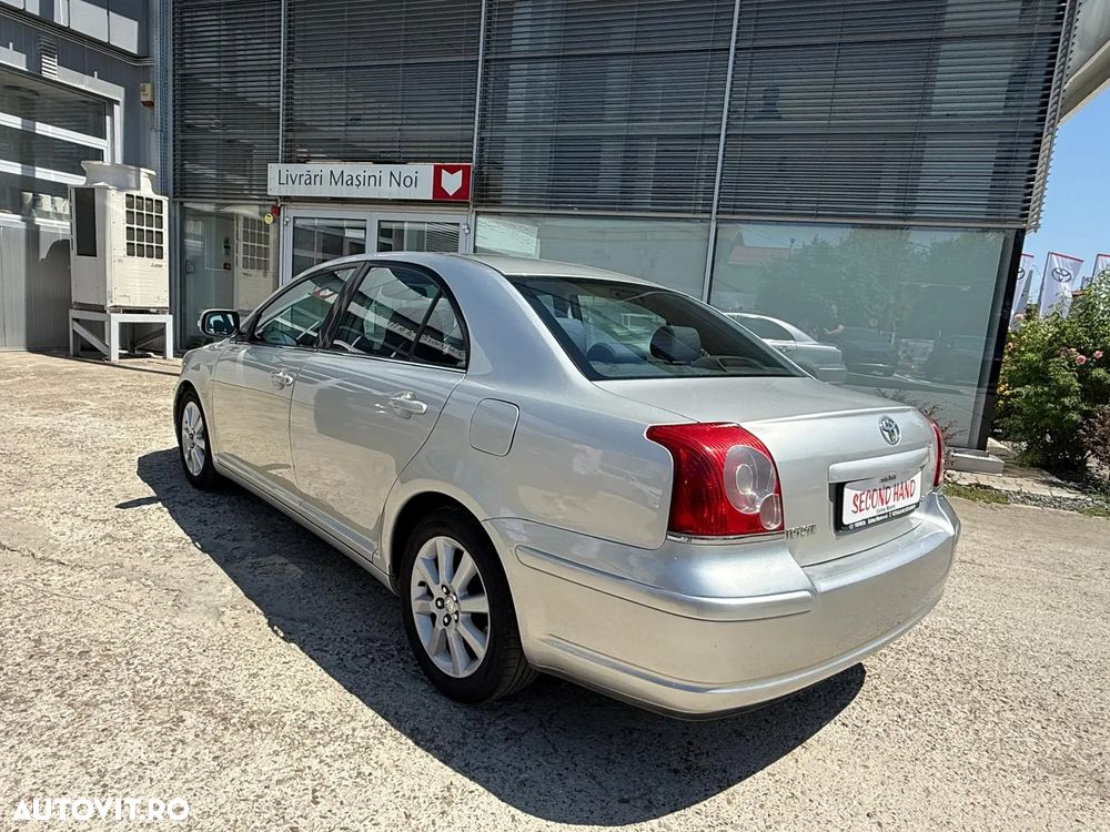 Toyota Avensis 1.6 Sedan Terra - 4