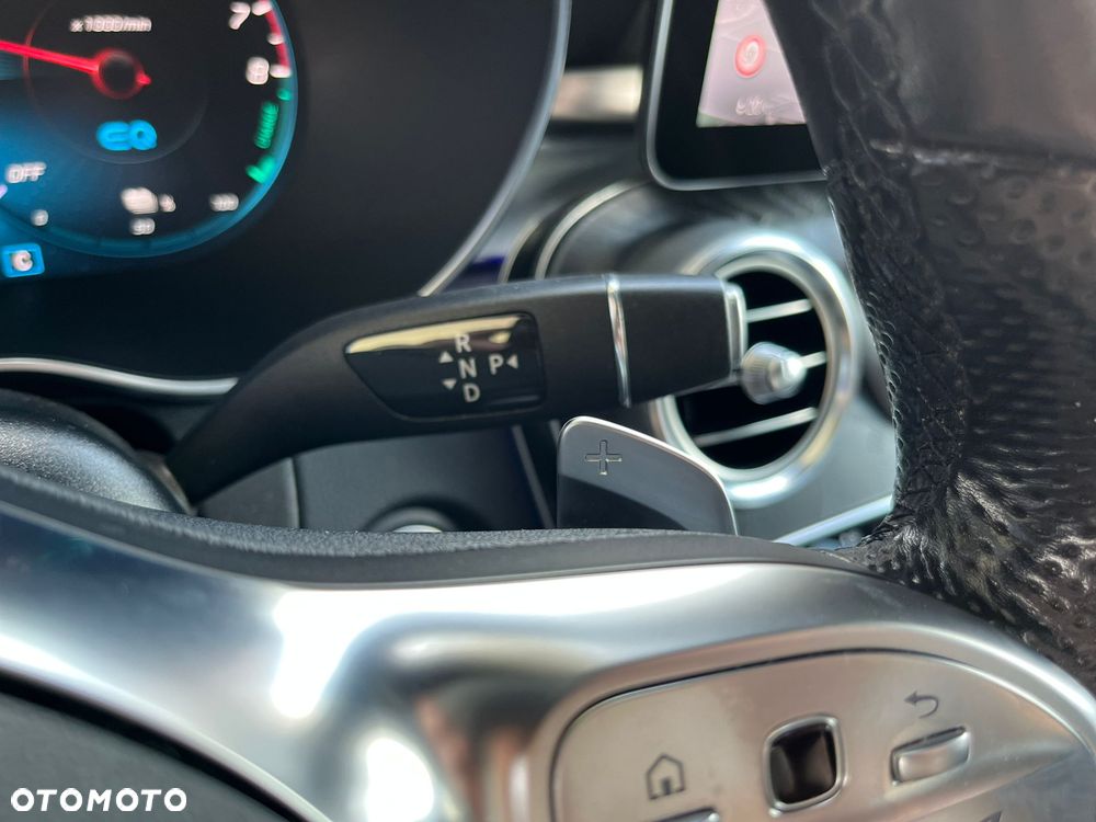 Mercedes-Benz GLC 300 e 4-Matic - 22