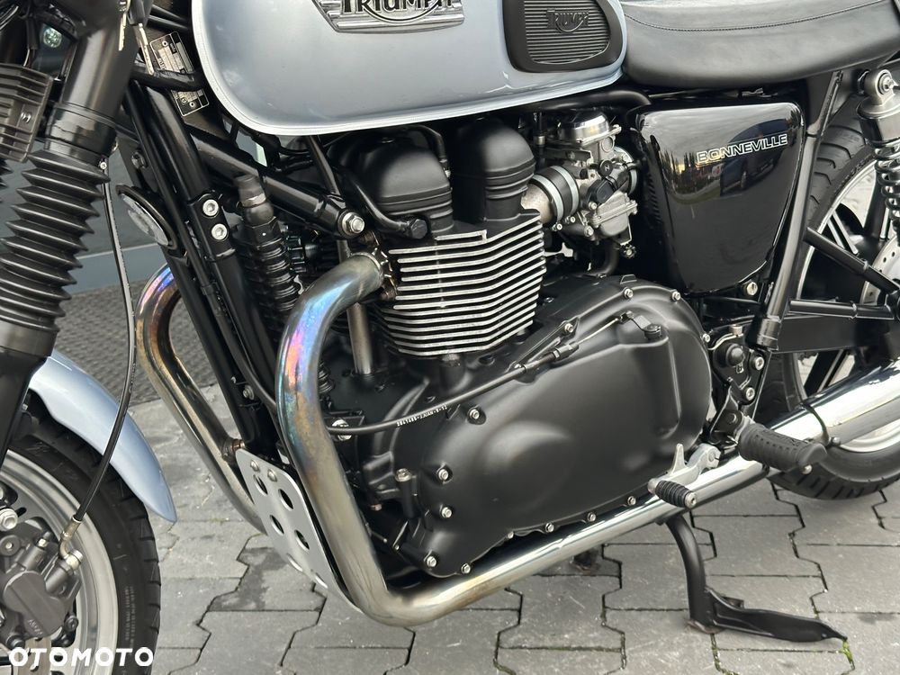 Triumph Bonneville - 34
