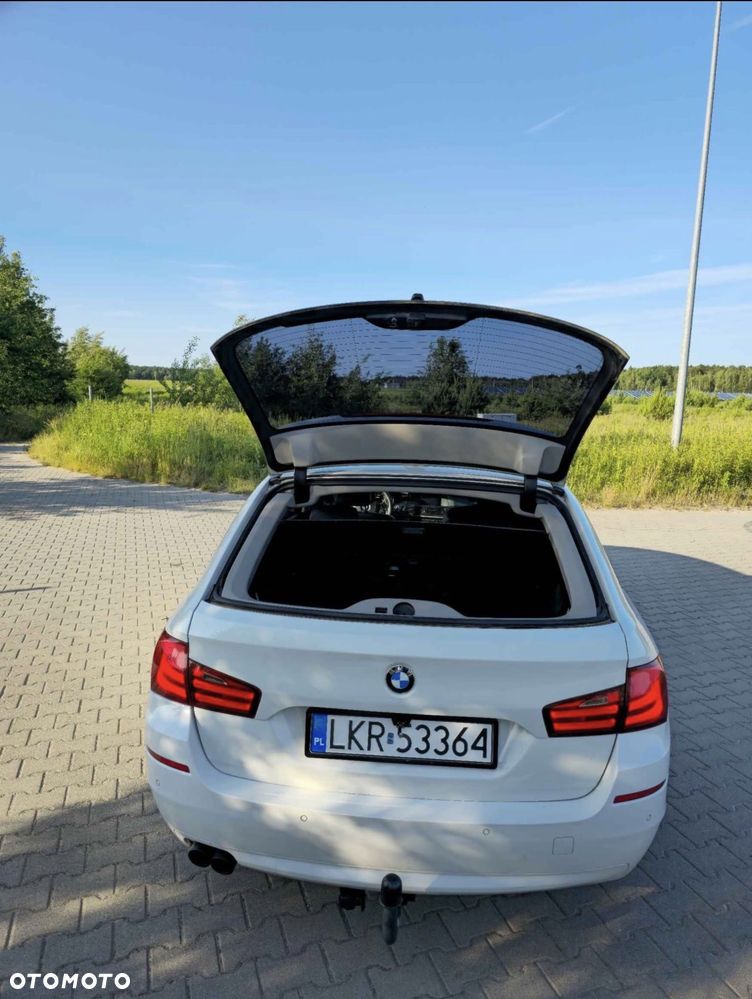 BMW Seria 5 525d xDrive - 14