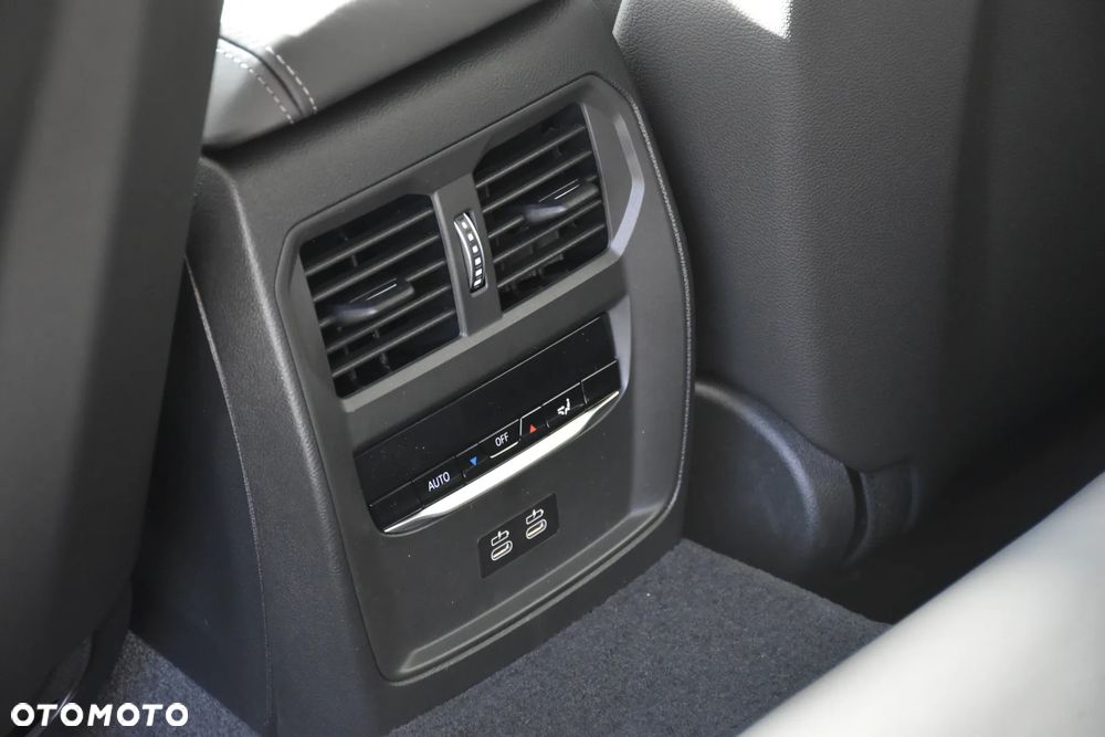 BMW M3 Competition xDrive sport - 26