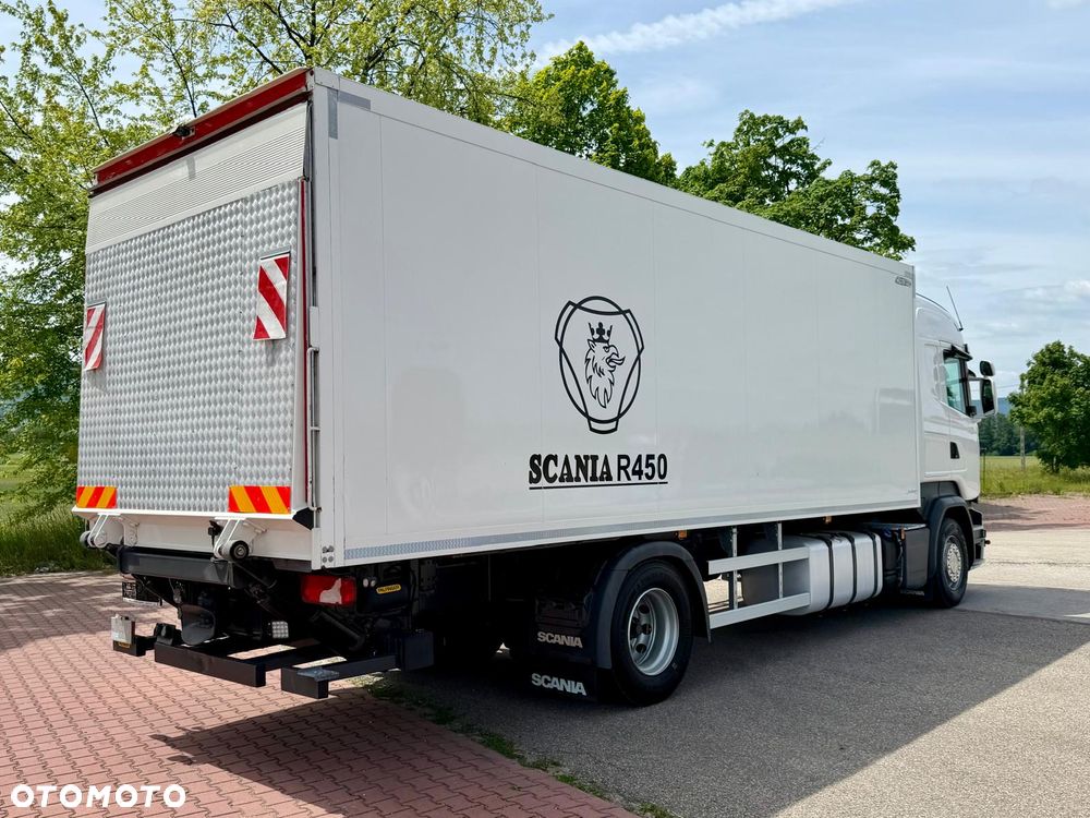 Scania SCANIA R450 / IZOTERMA / KONTENER / DO ŻYWCA / SILNIK 6 CYLINDROWY / 13 LITROWY  / KLIMA POSTOJOWA / WINDA / SPROWADZONY / SYPIALKA / AUTOMAT / 18 PALET / E6 / STAN BARDZO DOBRY - 4