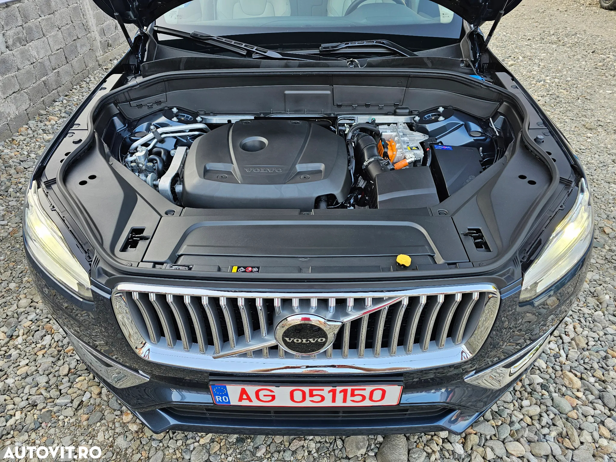 Volvo XC 90 T8 AWD Plug-in Hybrid Plus Dark - 16