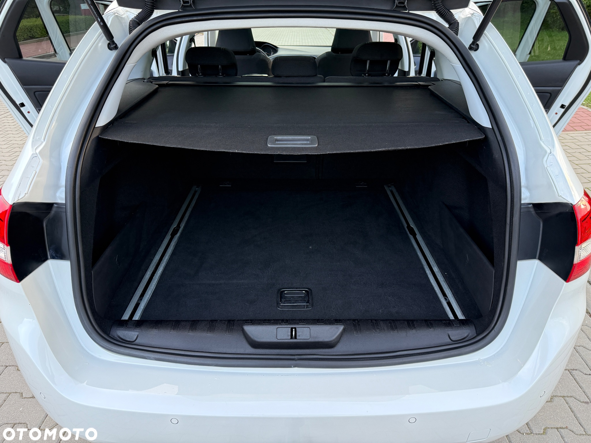 Peugeot 308 SW BlueHDi 120 EAT6 Stop & Start Allure - 35
