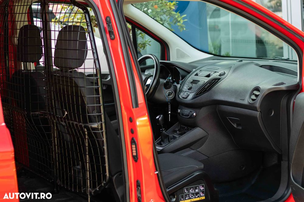 Ford Transit Courier Van - 23