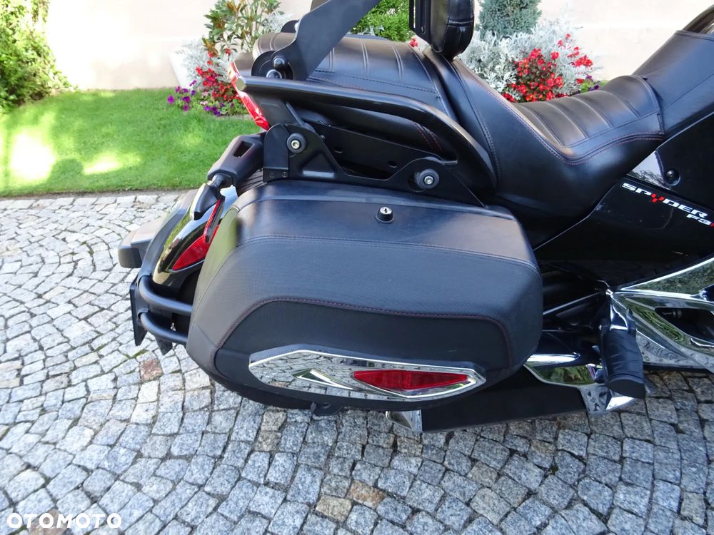 Can-Am Spyder - 20