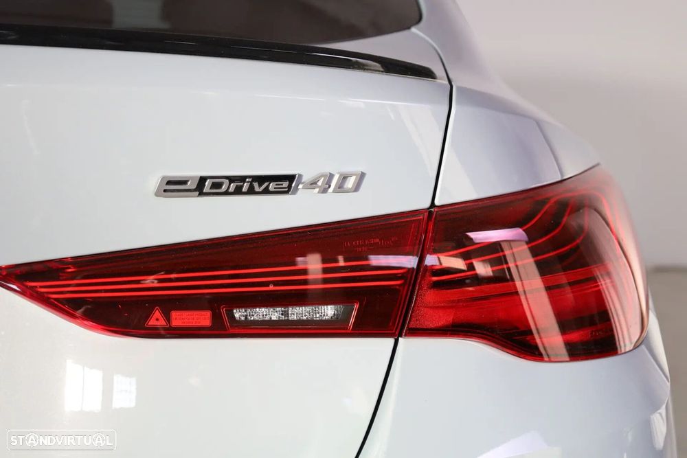 BMW i4 eDrive40 Edição Desportiva M - 25