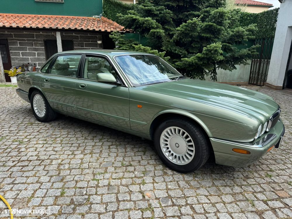 Jaguar XJ - 11