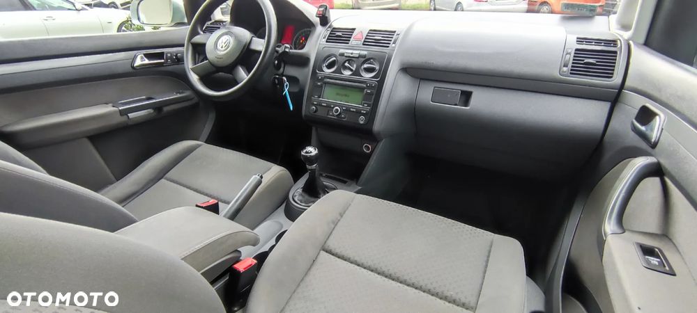Volkswagen Touran - 17