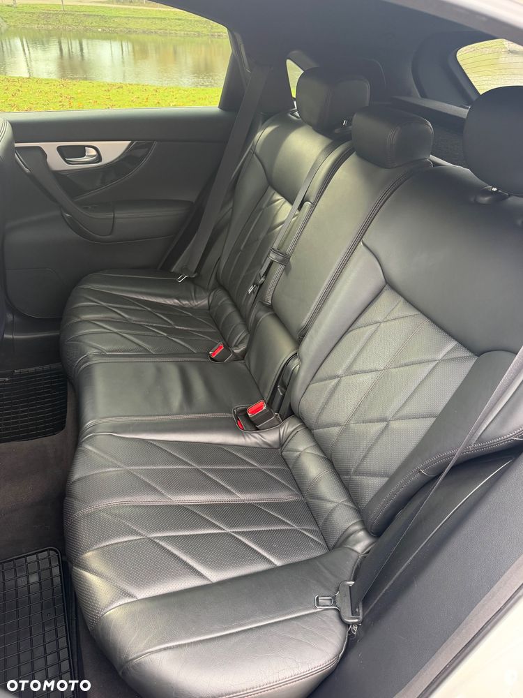 Infiniti FX - 14