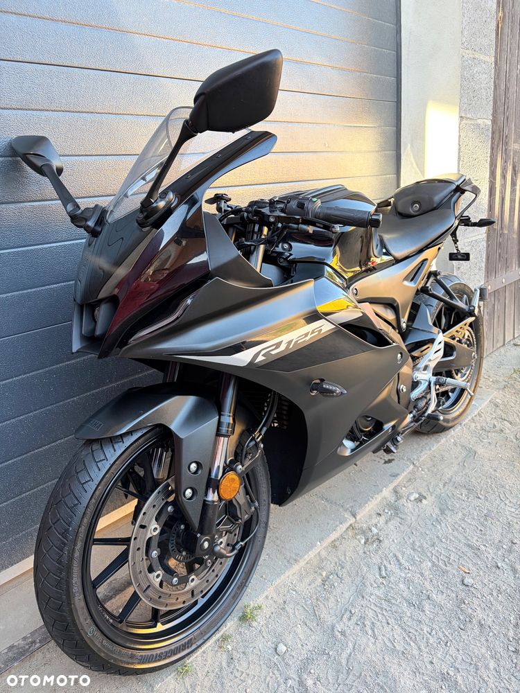 Yamaha YZF - 4