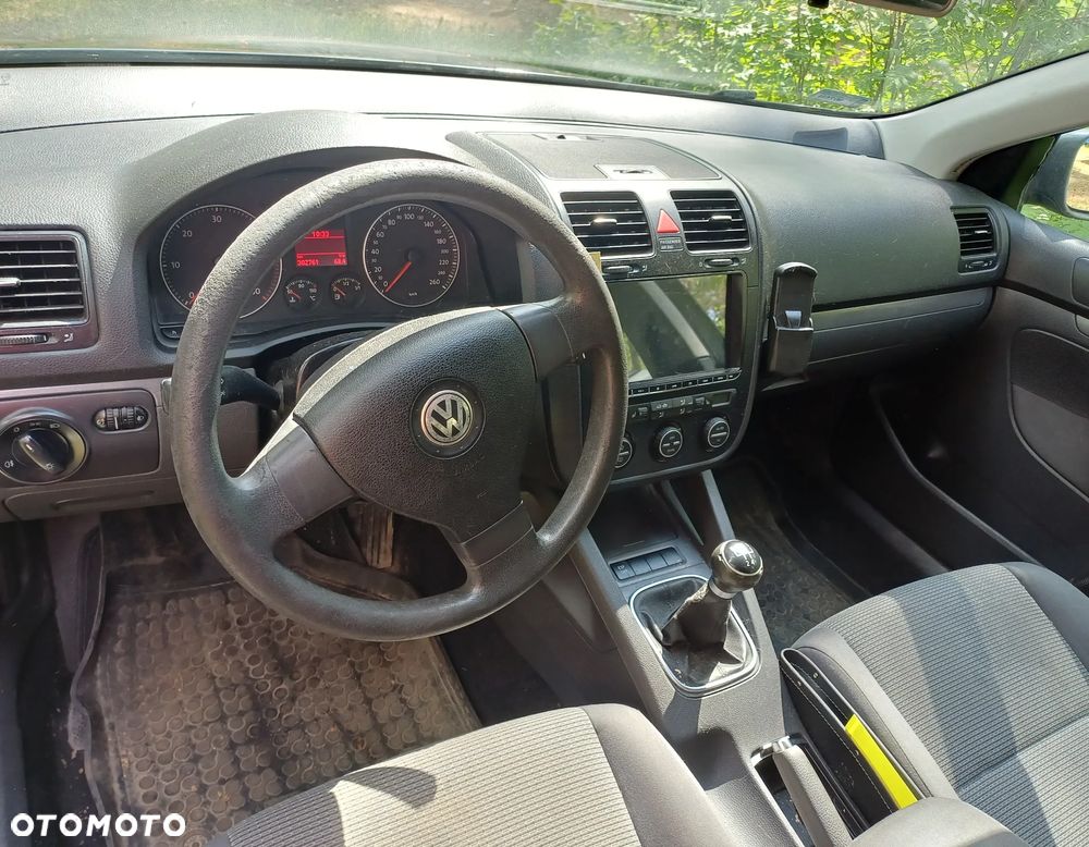 Volkswagen Golf - 6