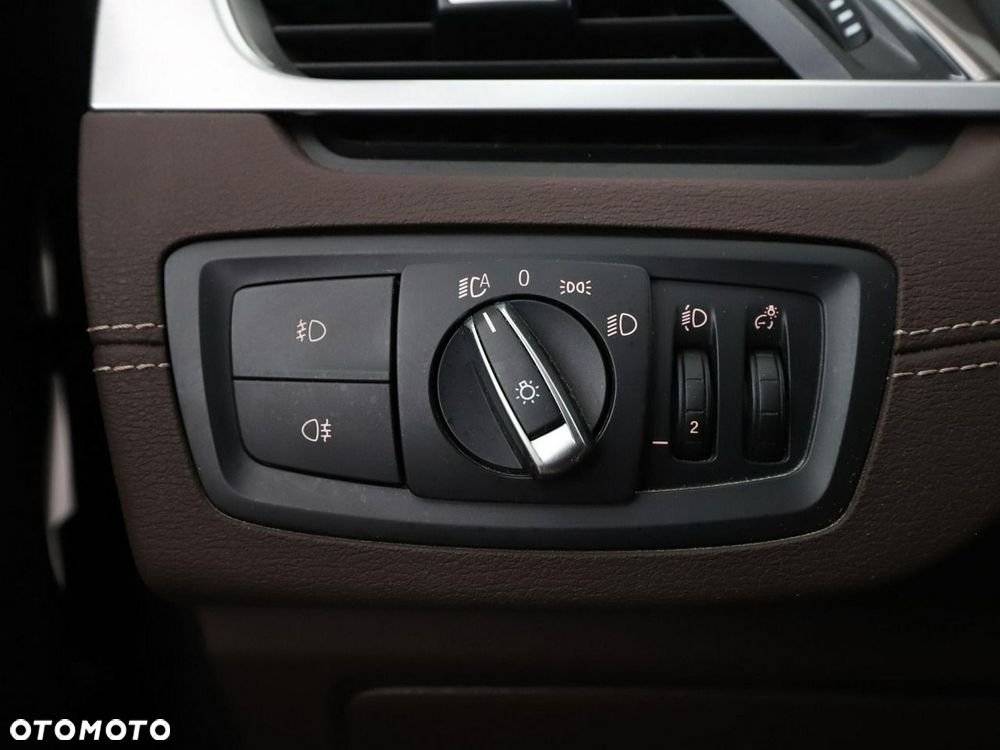 BMW X1 sDrive16d xLine - 33
