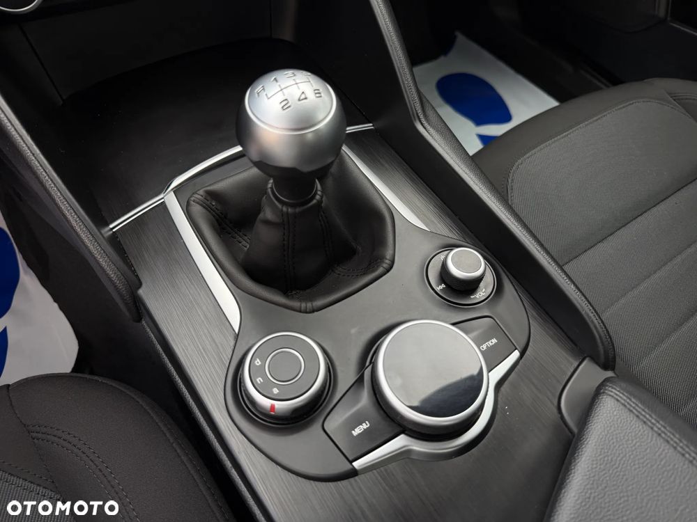Alfa Romeo Giulia 2.2 D Turbo - 23