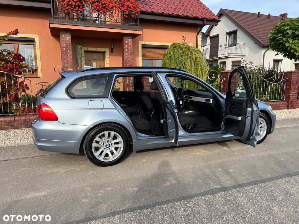 BMW Seria 3 318d DPF Edition Lifestyle - 27