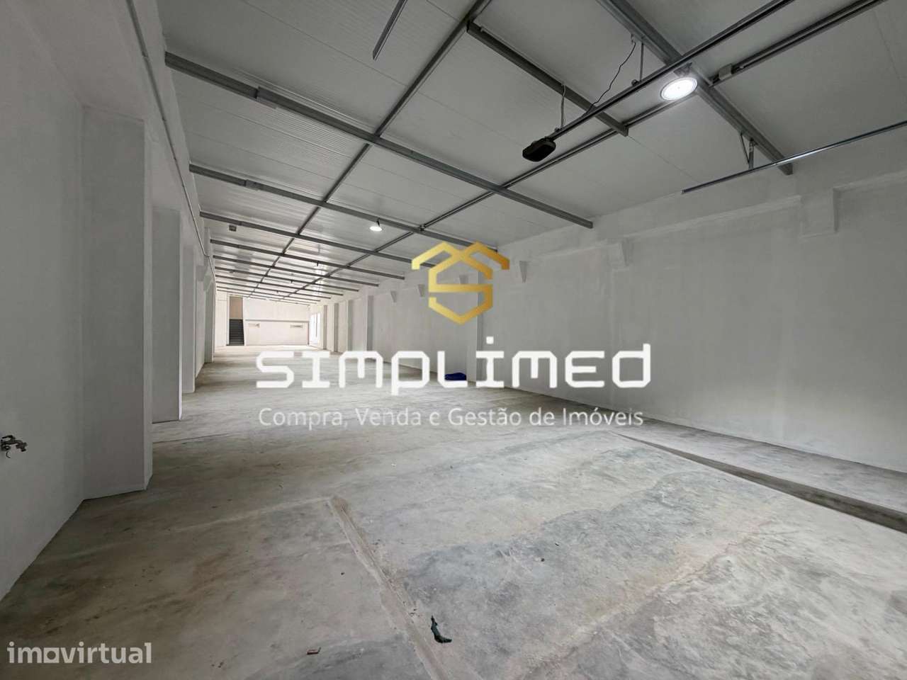 Armazém Totalmente Remodelado na Baixa da Banheira - Grande imagem: 2/15