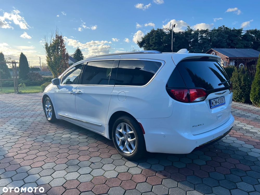 Chrysler Pacifica - 8