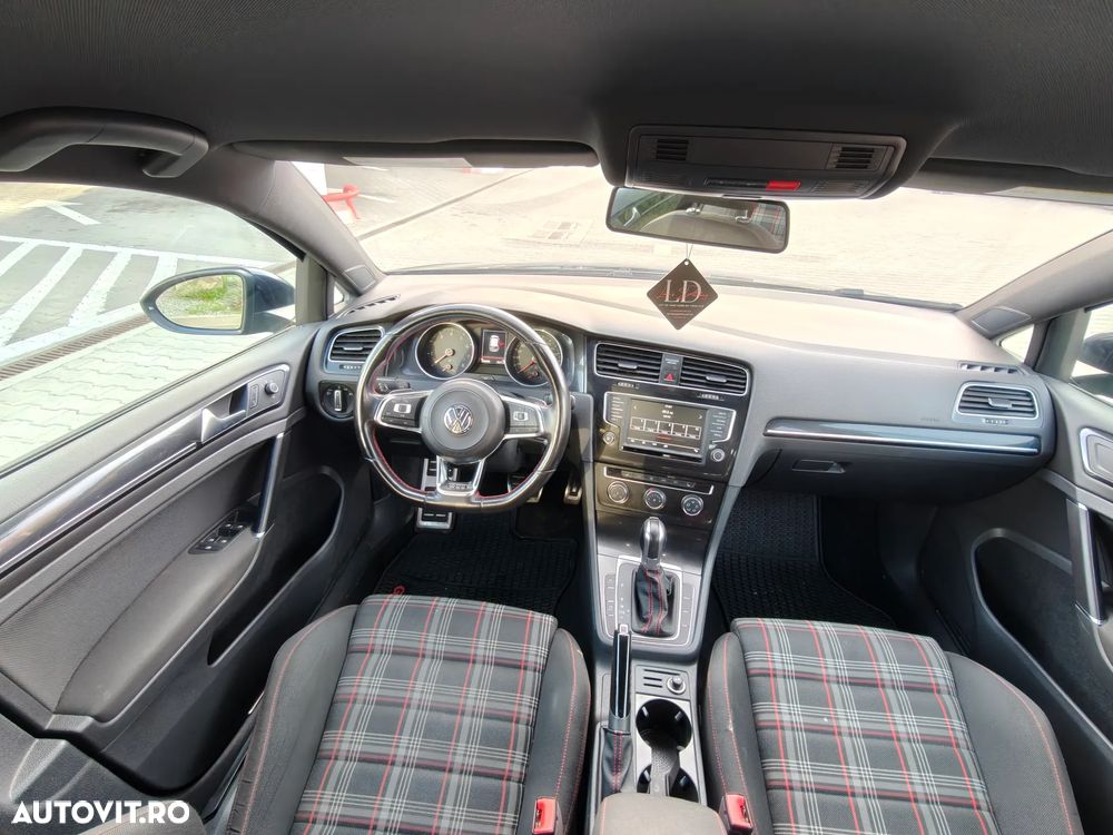 Volkswagen Golf 2.0 GTI DSG - 5