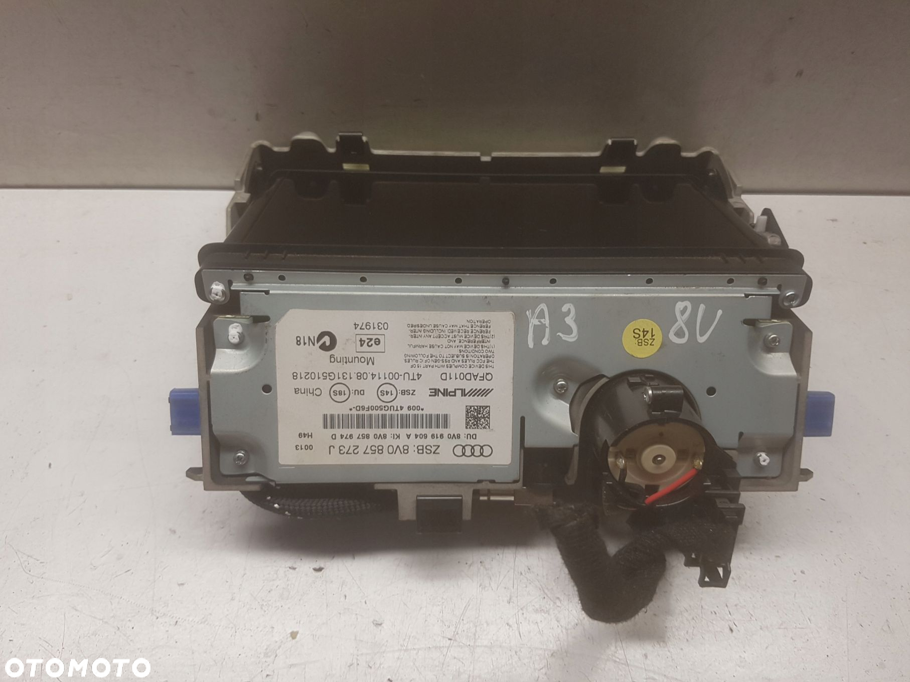 AUDI A3 8V 13r- WYŚWIETLACZ MMI 8V0857273J - 3