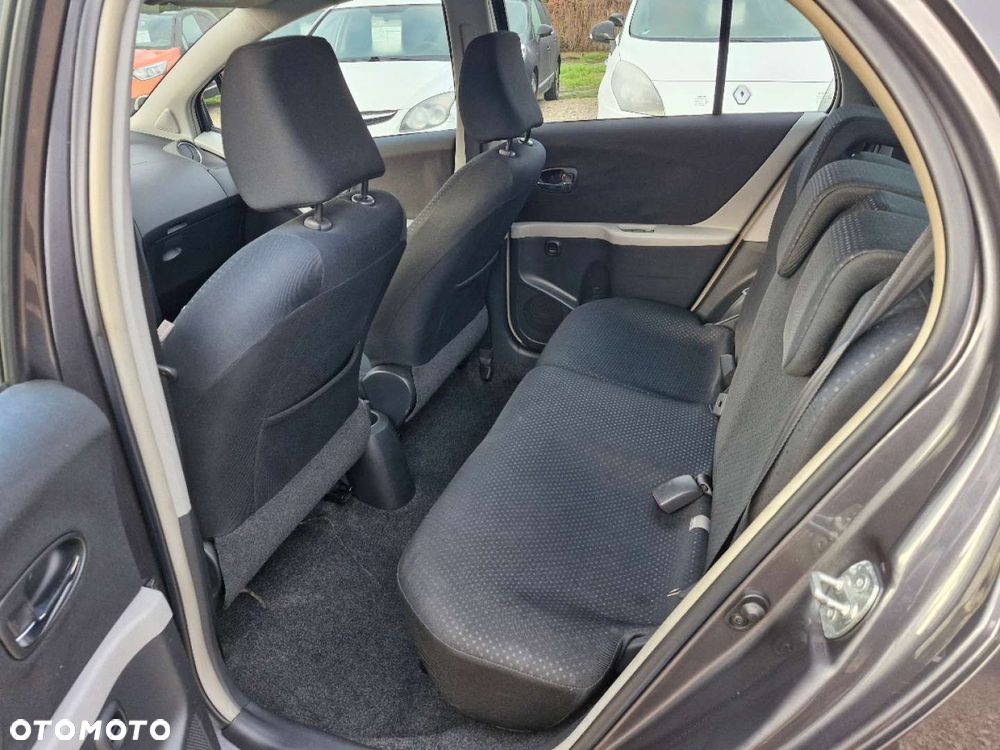Toyota Yaris - 17
