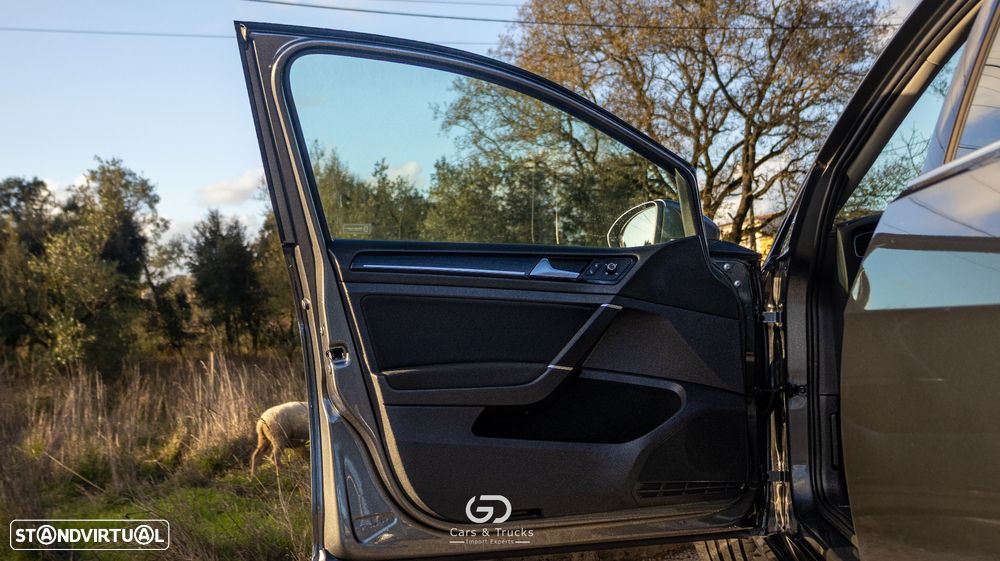 VW Golf Variant 2.0 TDi R-Line - 21