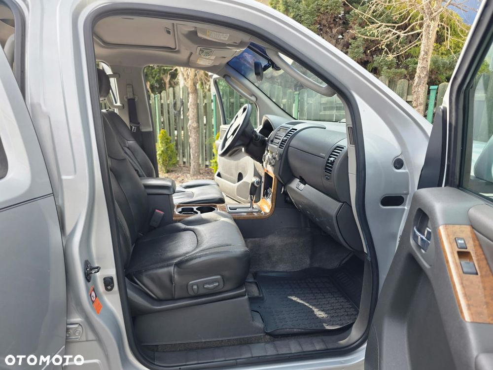 Nissan Pathfinder 4.0 V6 LE - 15