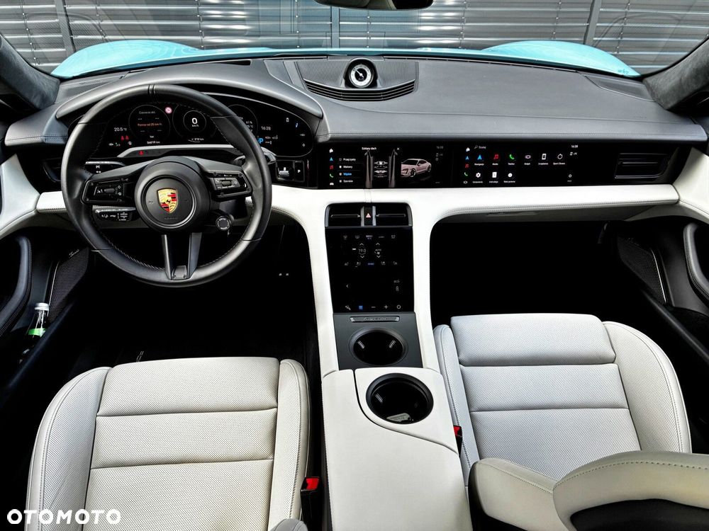 Porsche Taycan - 26