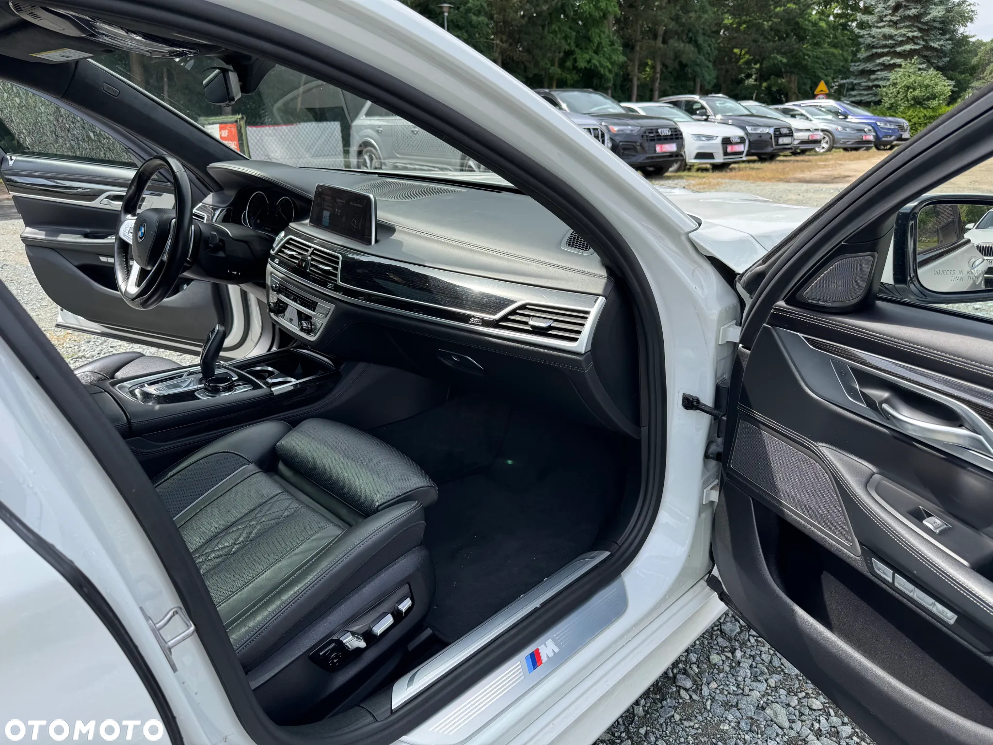 BMW Seria 7 750i xDrive - 33