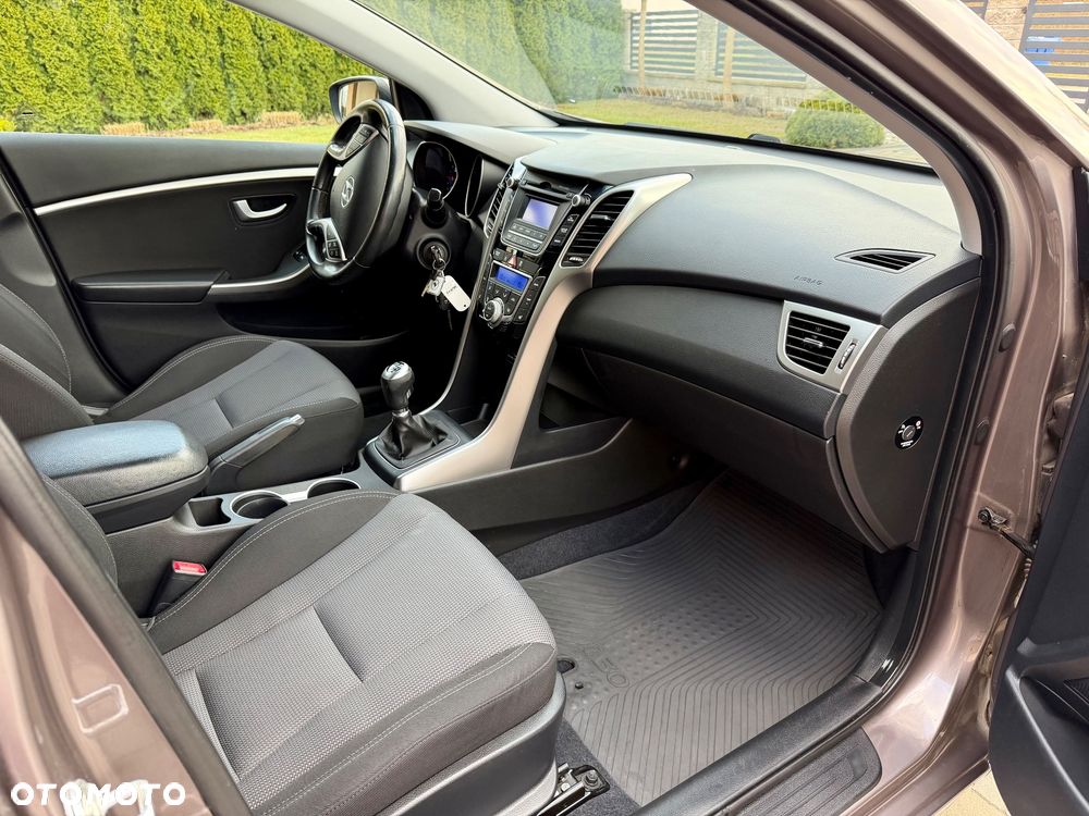 Hyundai i30 1.6 Trend - 27