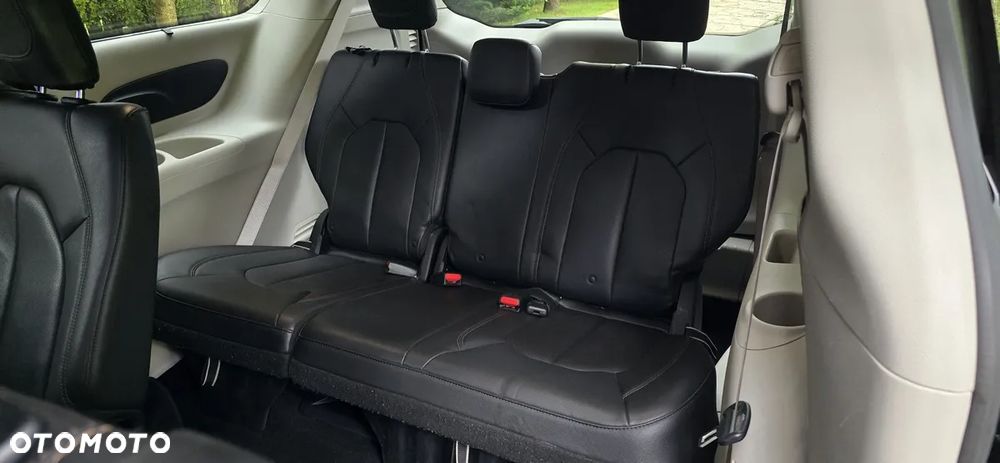 Chrysler Pacifica - 19