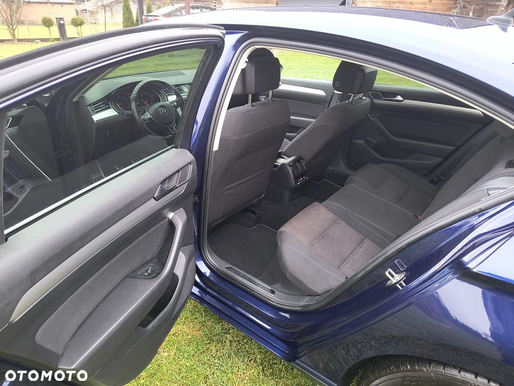Volkswagen Passat 2.0 TDI SCR Elegance - 10