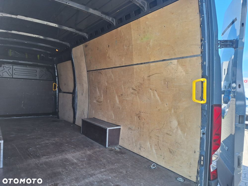 Iveco Daily 35S18 HiMatic furgon 16m blaszak automat FV23% MAXI - 24