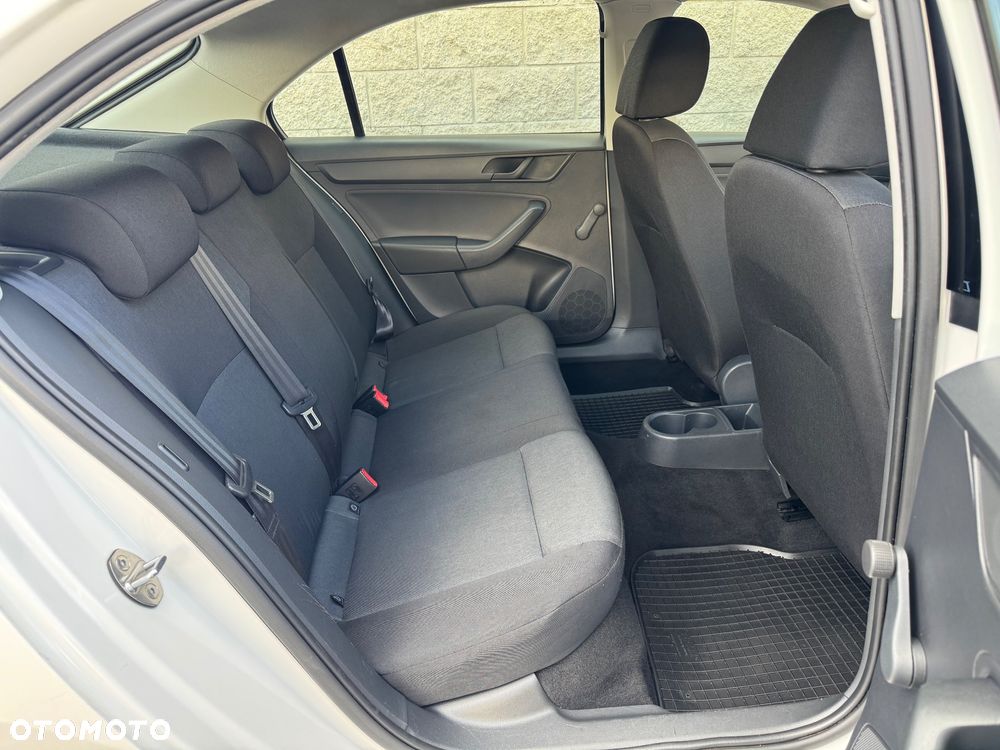 Skoda RAPID 1.2 Active - 24