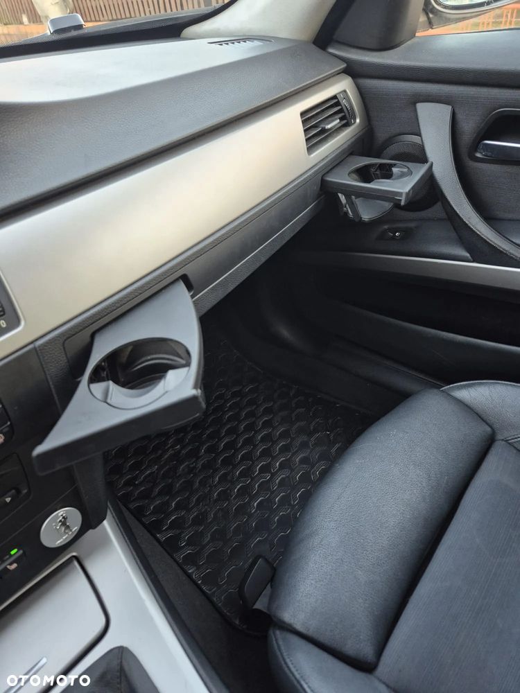 BMW Seria 3 320d DPF Touring Edition Fleet Exclusive - 17