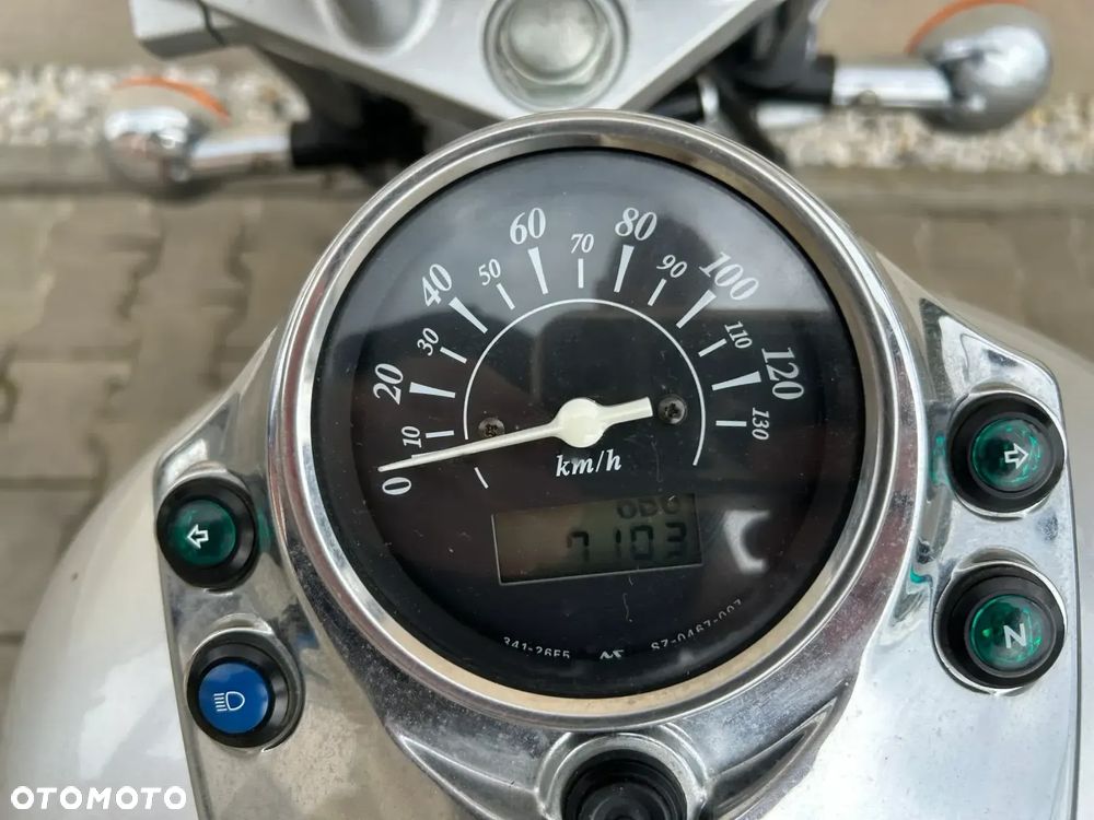 Suzuki Intruder - 28