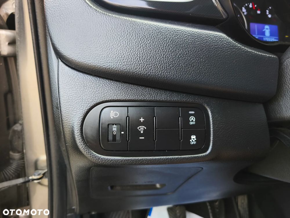 Kia Carens 1.7 CRDi M 7os EU6 - 18