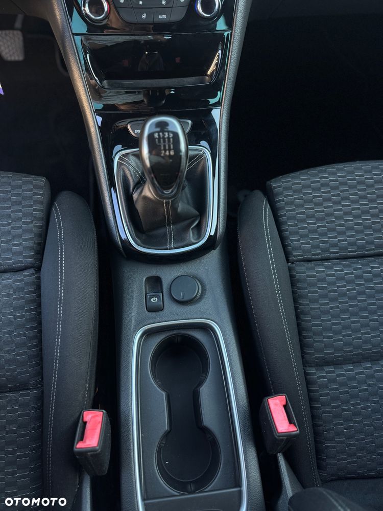 Opel Astra 1.4 T Dynamic - 23