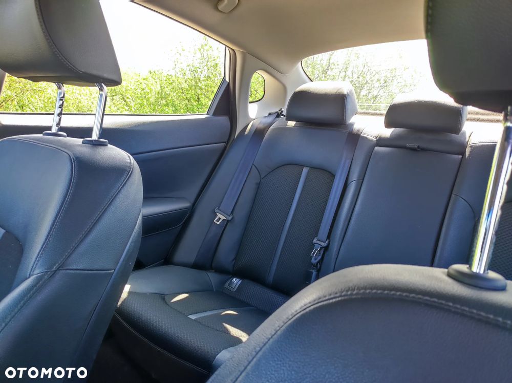 Kia Optima 2.0 L - 2