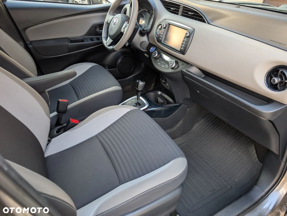 Toyota Yaris Hybrid 100 Selection Passion - 19