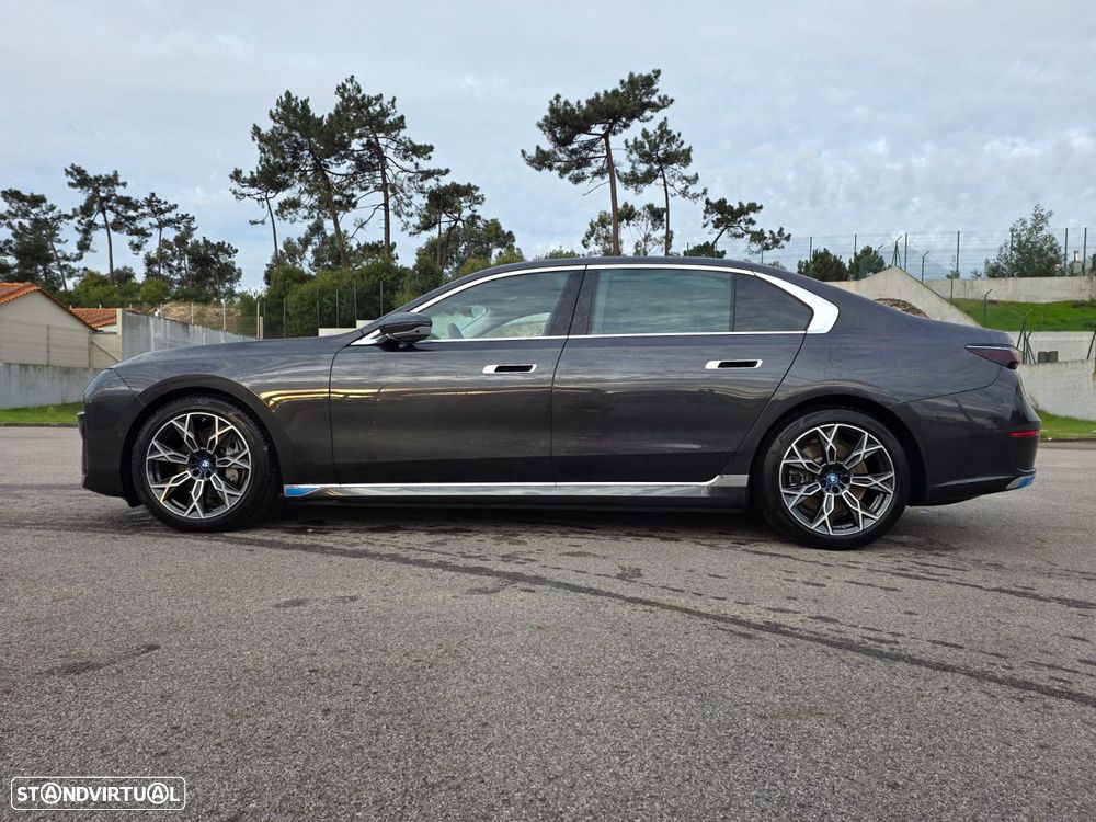 BMW i7 - 15