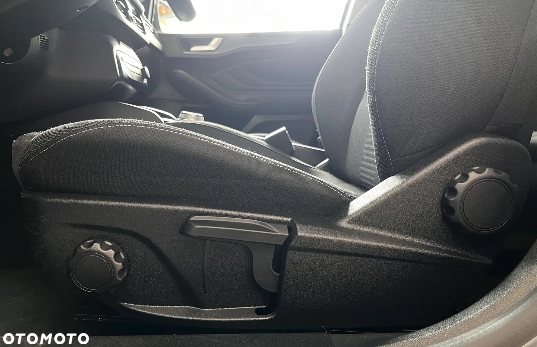 Ford Focus Turnier 1.5 EcoBlue Start-Stopp-System ACTIVE X - 29