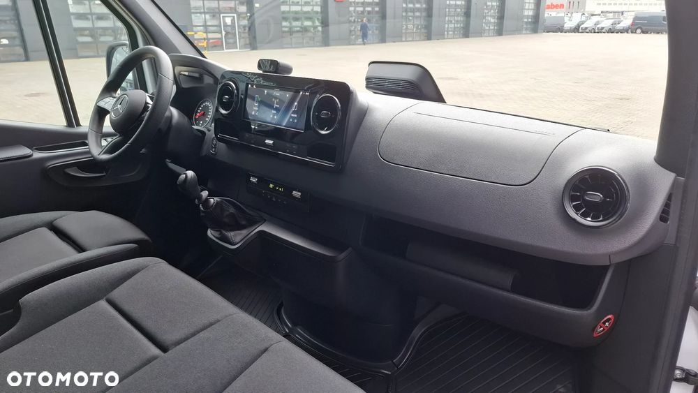 Mercedes-Benz Sprinter - 9