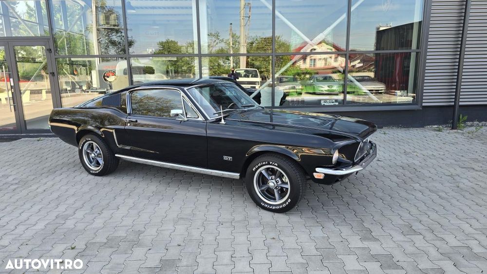 Ford Mustang - 4