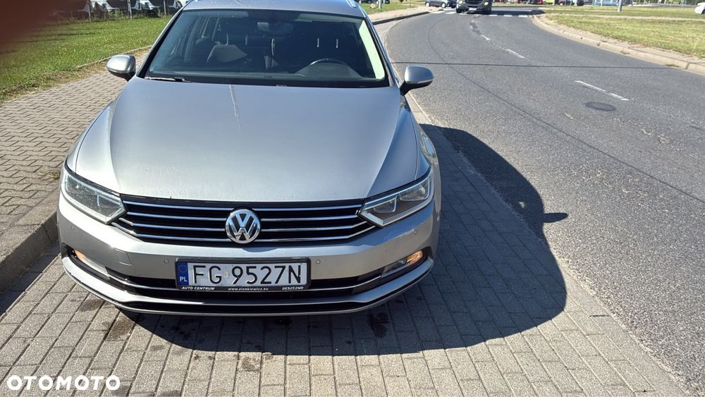 Volkswagen Passat - 1