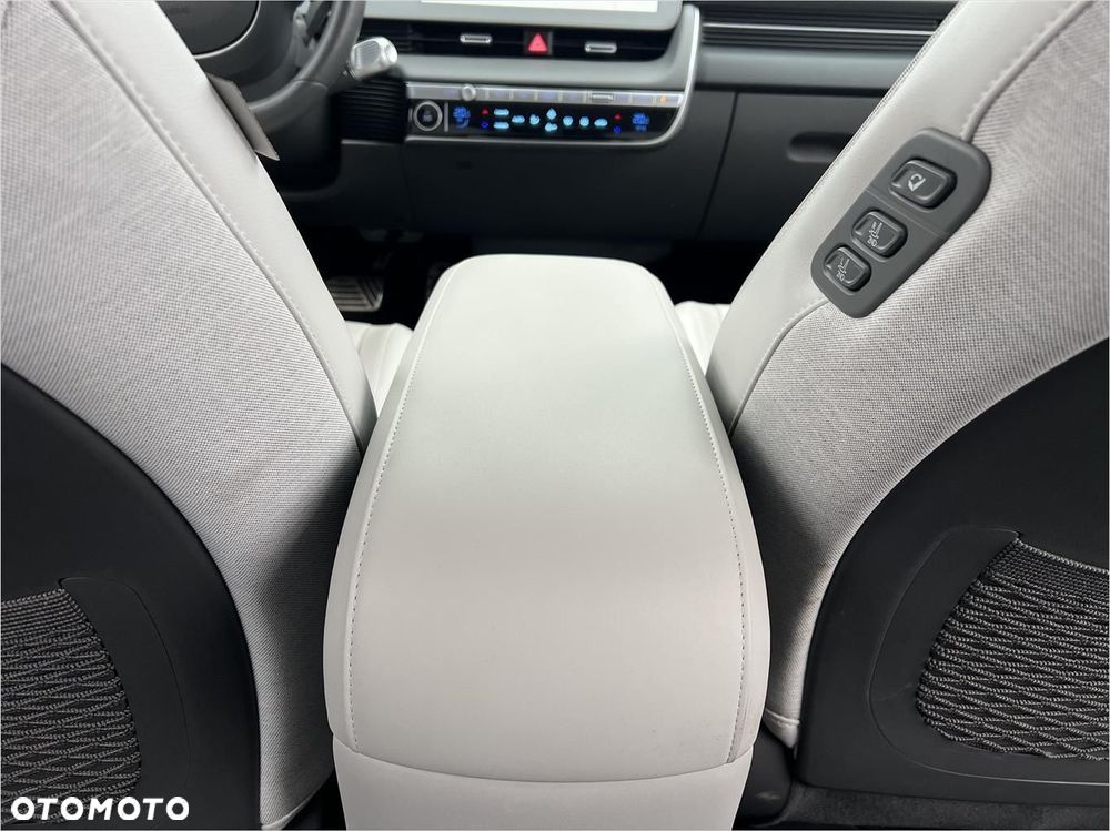 Hyundai IONIQ - 21