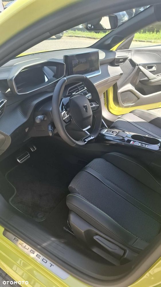 Peugeot 208 - 17