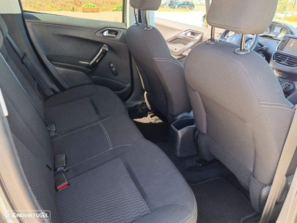 Peugeot 208 1.2 PureTech Style - 29