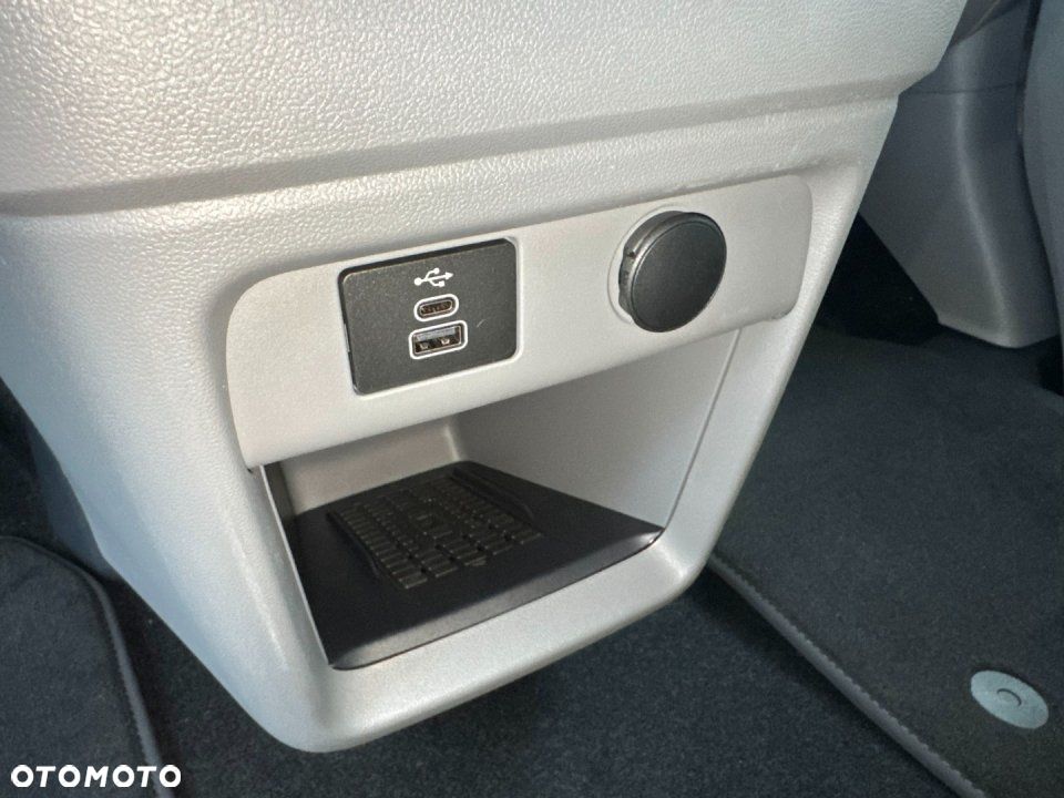 Ford Tourneo Custom - 36